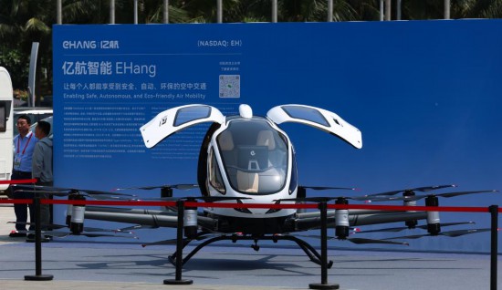 亿航智能展出的无人驾驶载人航空器（4月13日拍摄）。 新华社记者 杨冠宇 摄